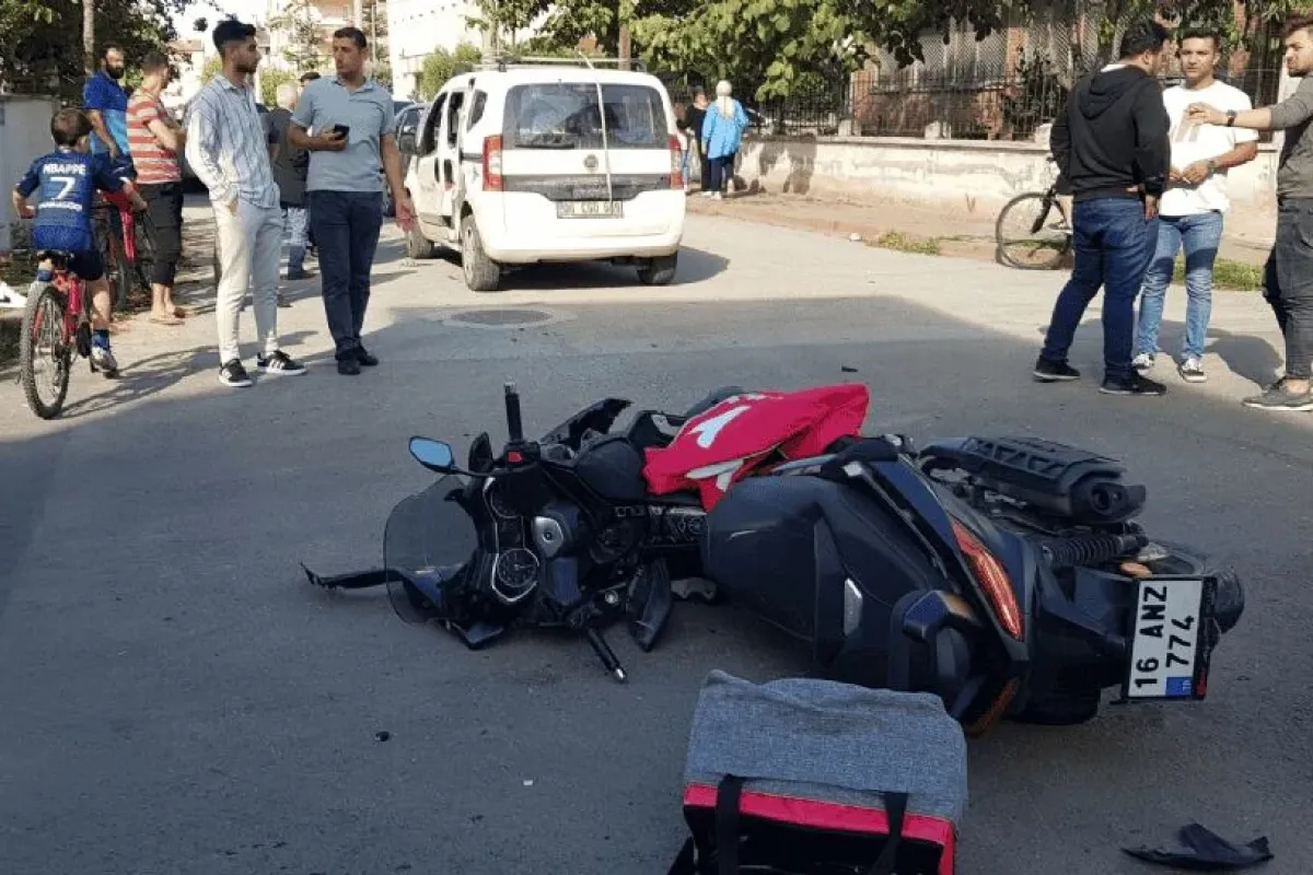 Motosiklet parçalara ayrıldı, sürücü yaralandı