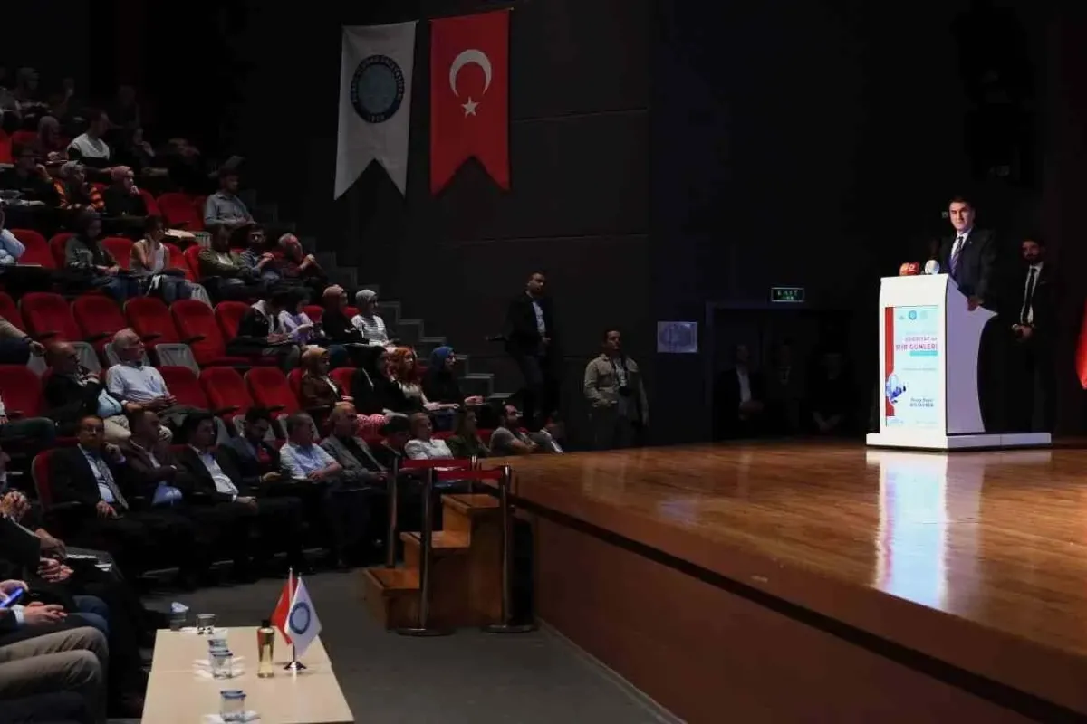Necip Fazıl Kısakürekin hayatı ve eserleri konuşuldu