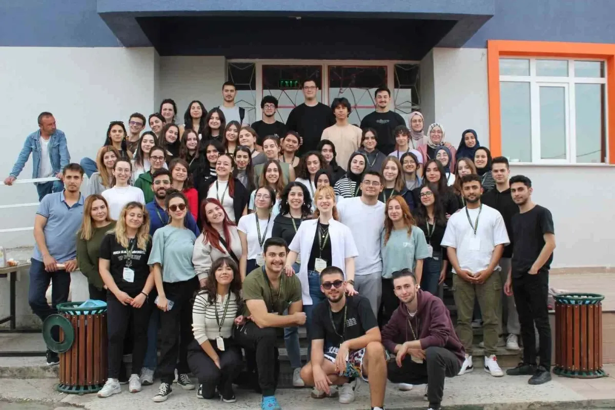 Tıp öğrencileri çadır projesiyle gönüllü sağlık hizmeti vermeye devam ediyor