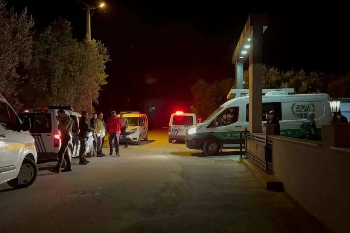 Site içindeki dairede ceset bulundu