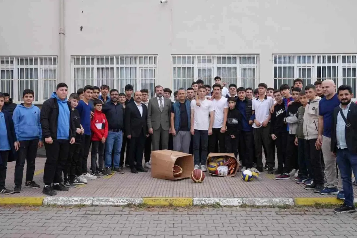 Sporcu kenti Gürsuda okullara spor desteği