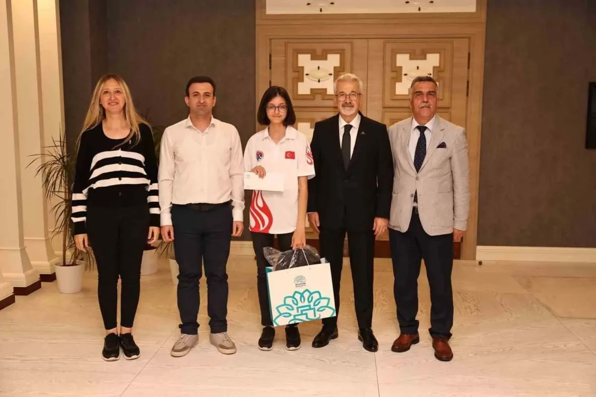 Şampiyonluk sevinçlerini Başkan Erdemle paylaştılar