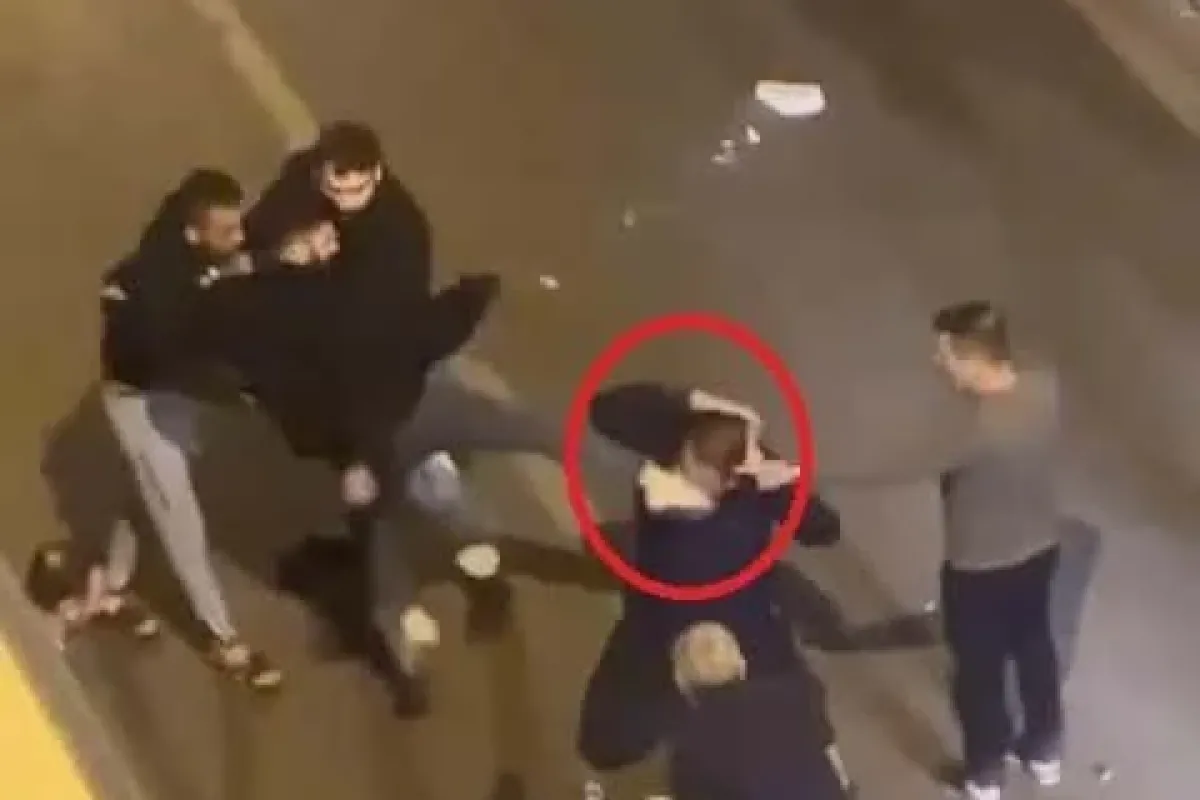 Kavga ettiği kişinin yüzüne uçan tekme attı... O anlar kamerada