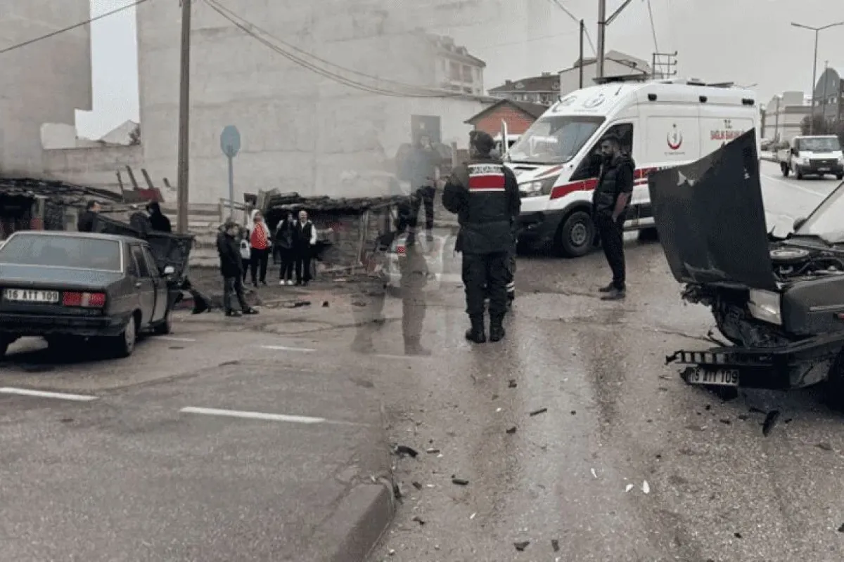 Yeniceköyde zincirleme kaza 1 yaralı