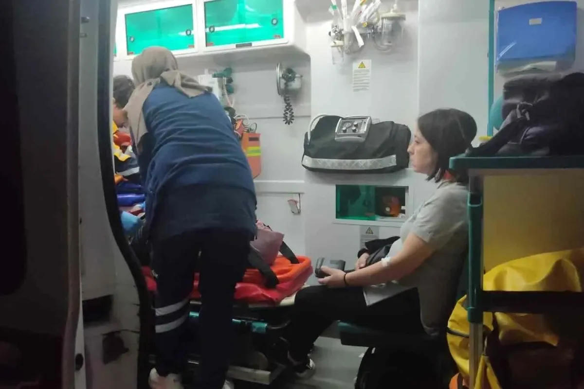Zincirleme trafik kazasında 3 araç birbirine girdi: 3 yaralı