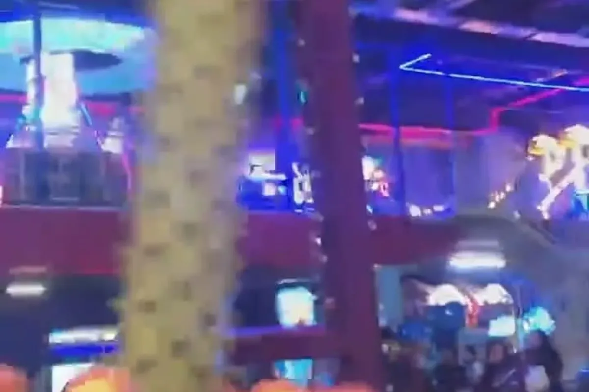 Koruparktaki dehşet anları kamerada...Oyuncak böyle devrildi 6 çocuk yaralandı