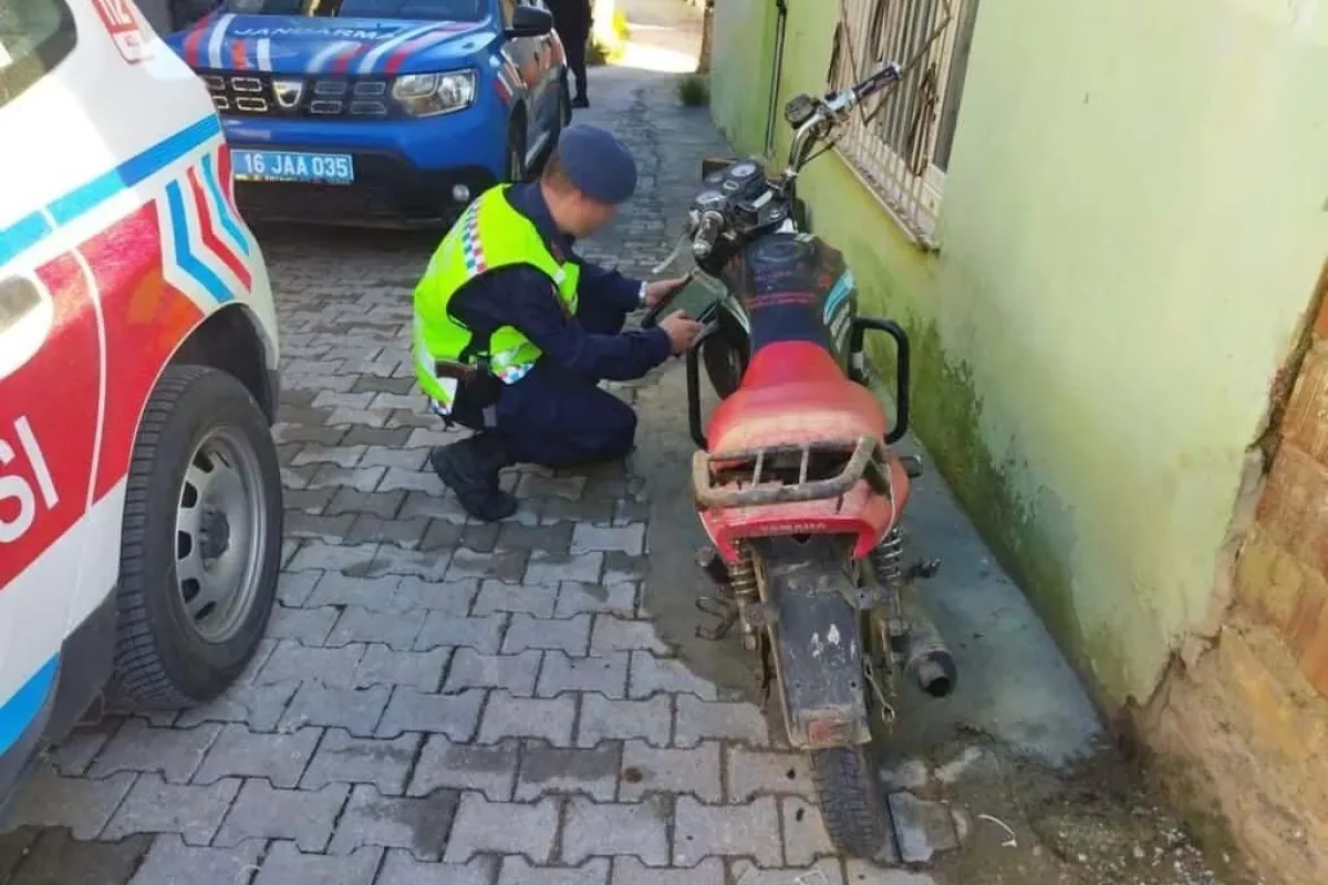 Jandarmadan tescilsiz ve çalıntı motosiklet uygulaması