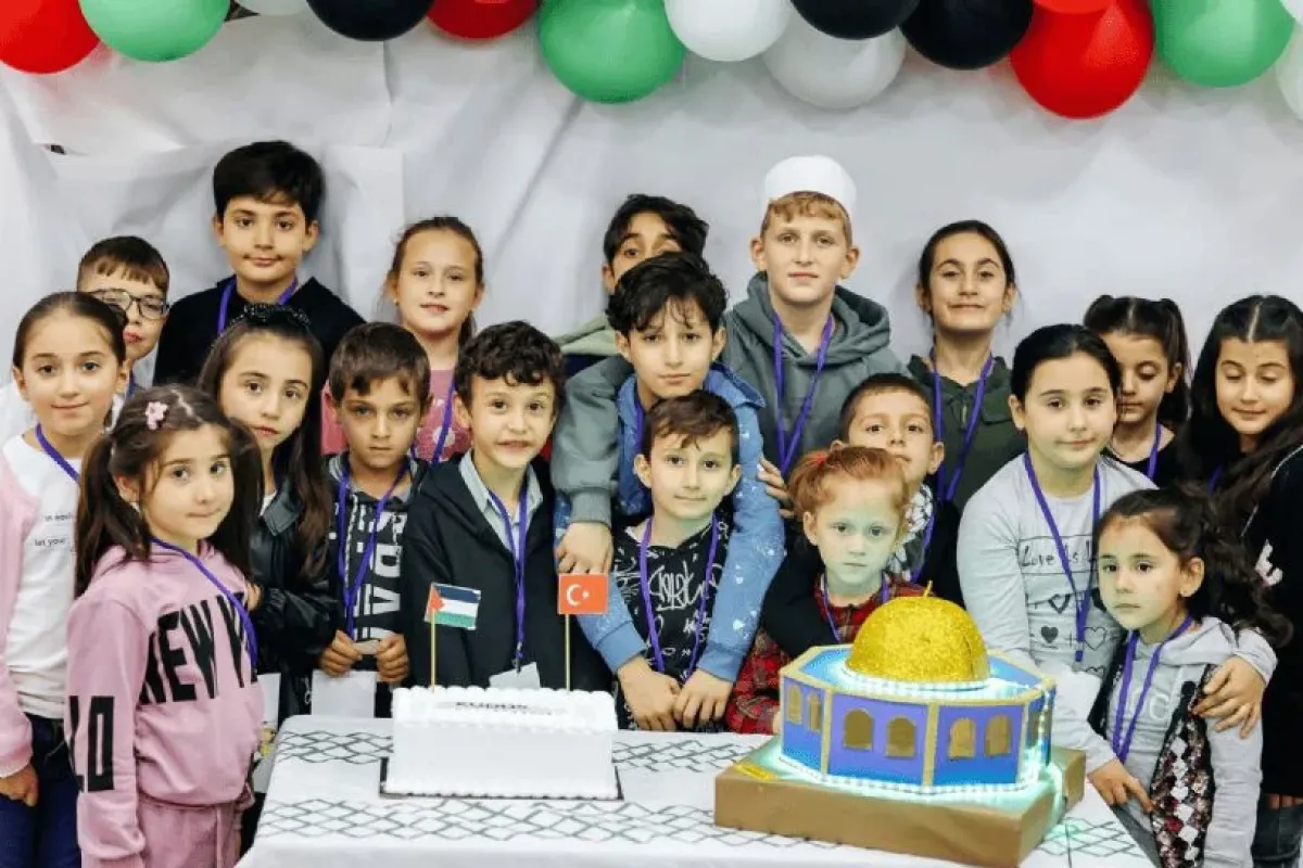 Filistin'e Özgürlük İçin Balonlar Gökyüzünde