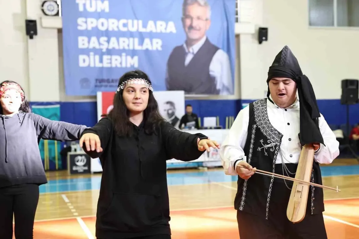 Nilüferde özel çocukların gösterisi alkış aldı