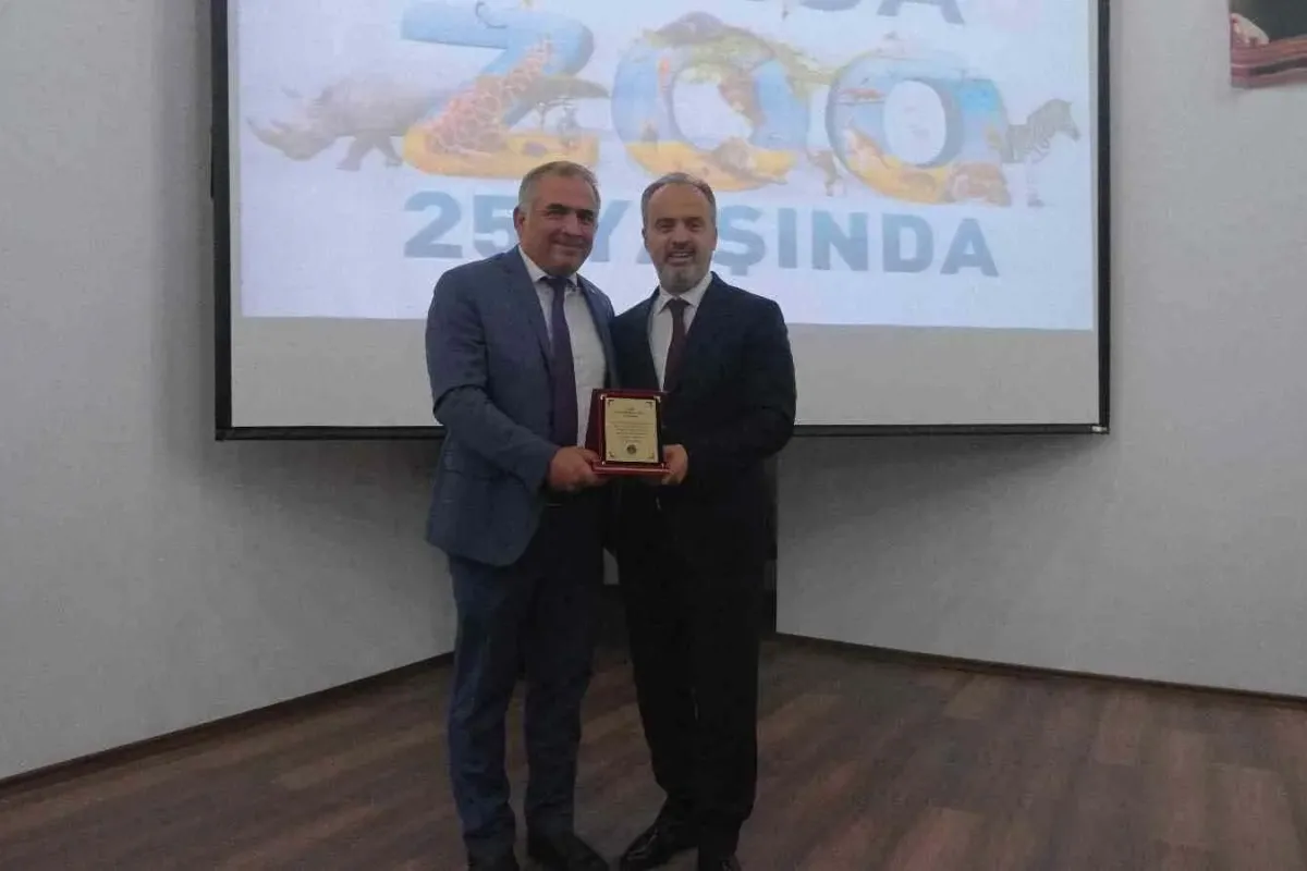 Başkan Aktaştan Özhana plaket