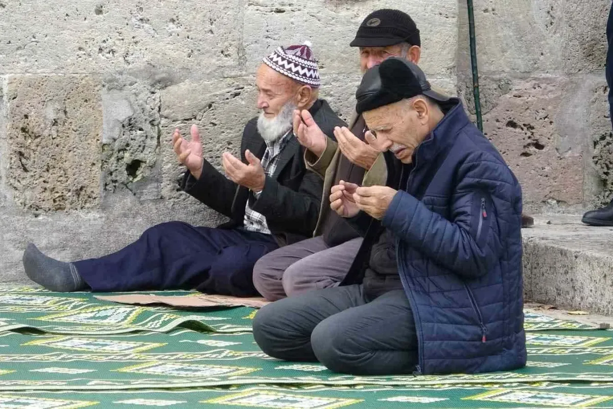 Bursa Ulu Camide Filistin halkı için dua edildi
