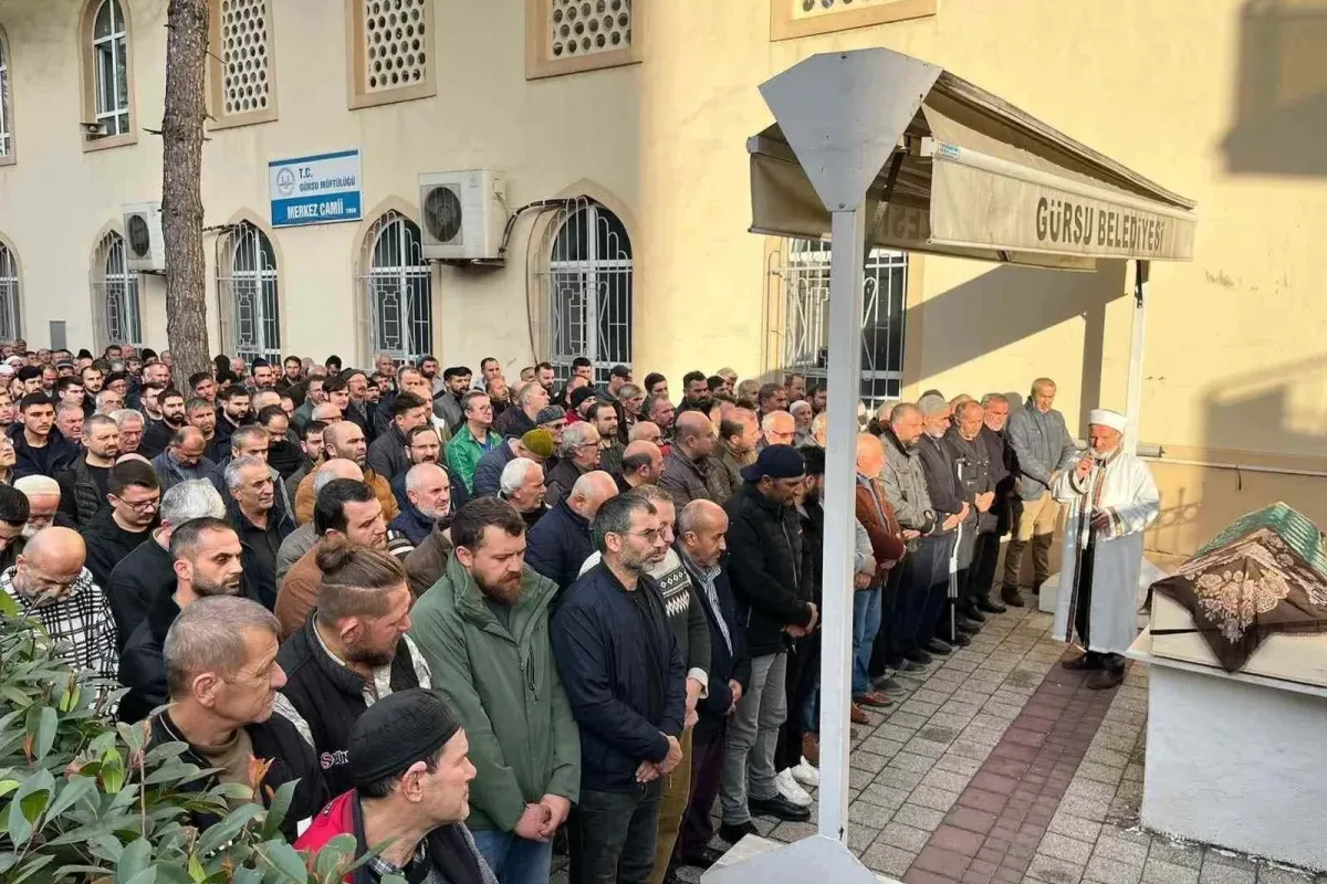 Yaya geçidinde servisin çarptığı 21 yaşındaki Esraya acı veda