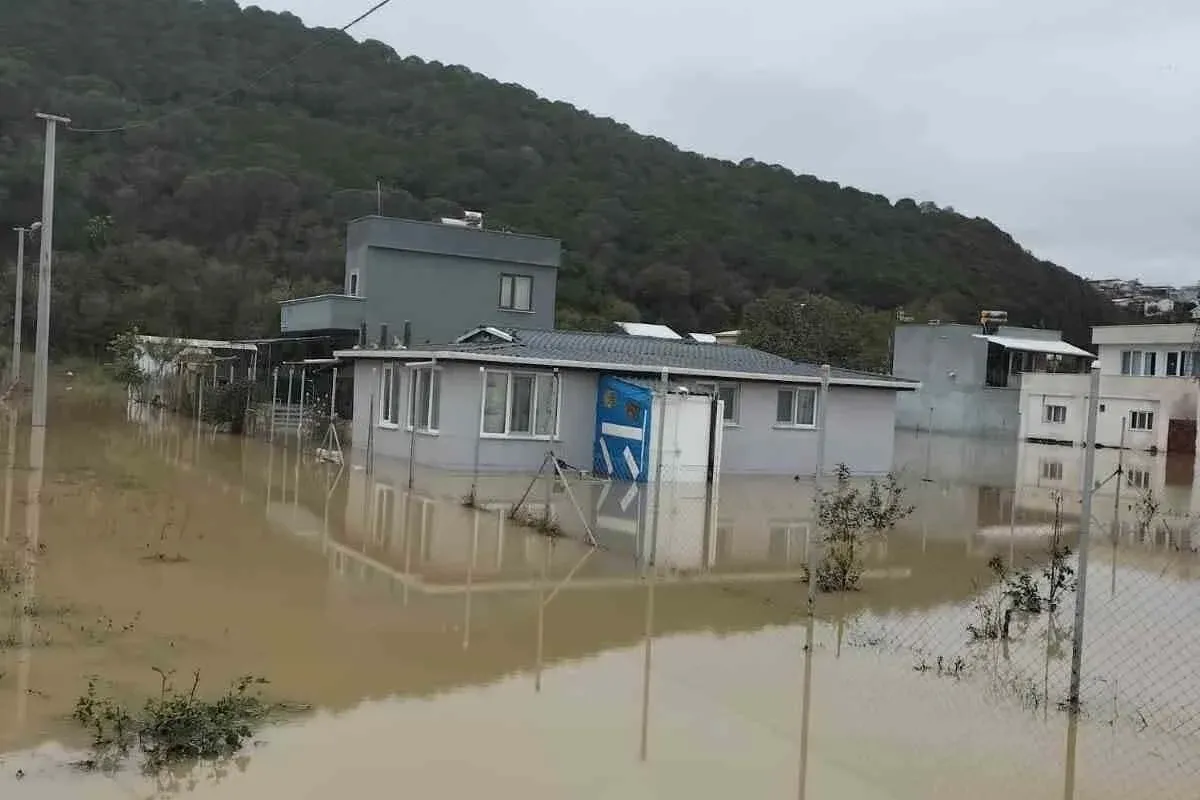 Bursa Mudanyanın sayfiye mahallelerini su bastı