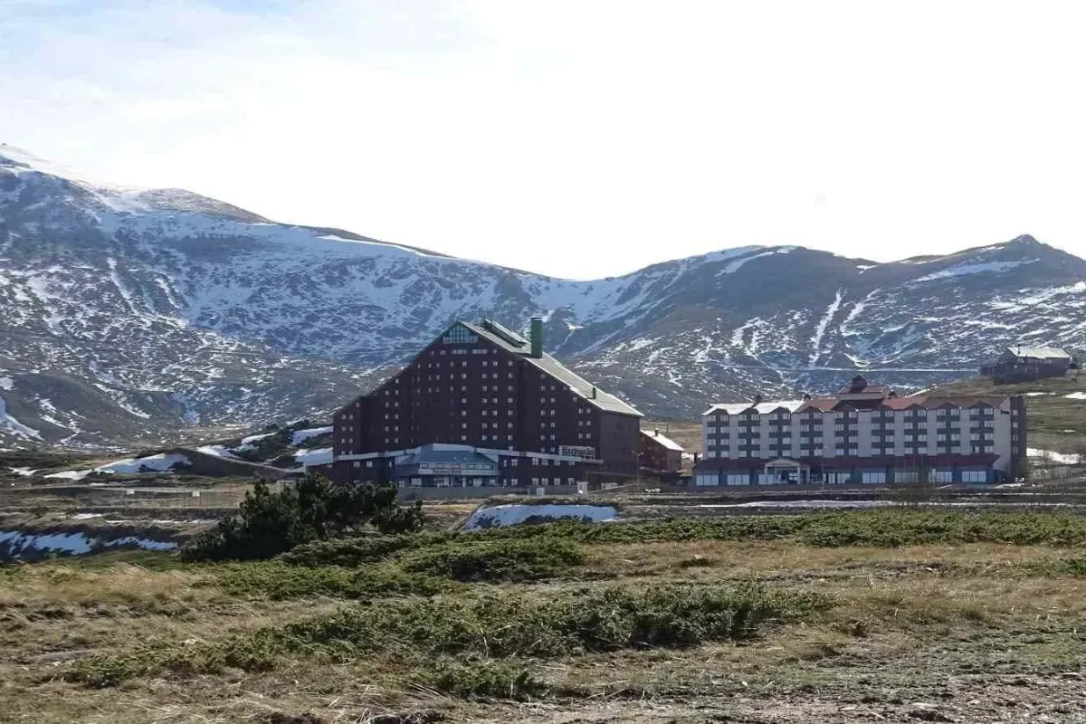 Uludağda karlar eridi, güneş ve rüzgar hakim