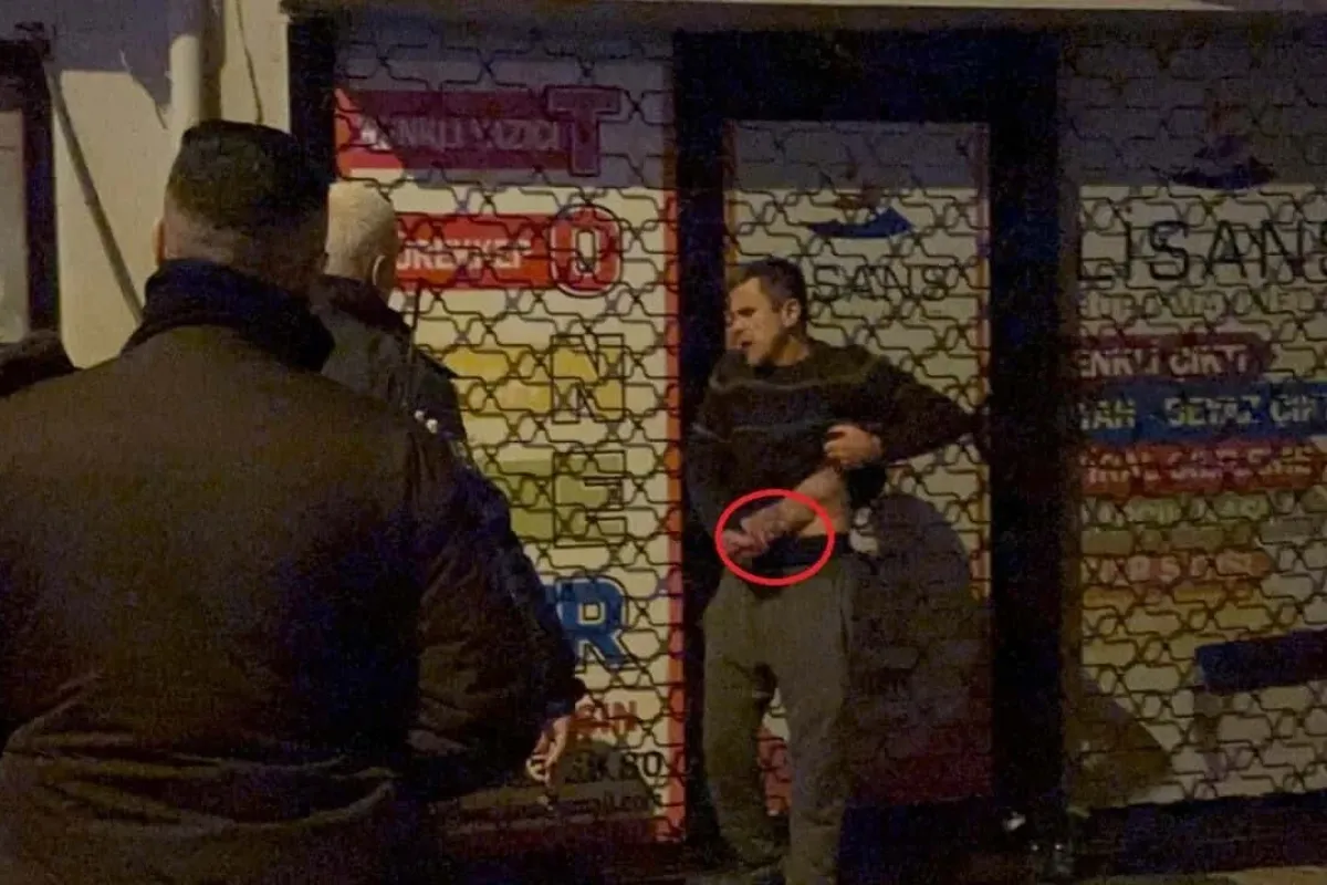 Eski eşini unutamadı, sokak ortasında bıçağı boğazına dayadı
