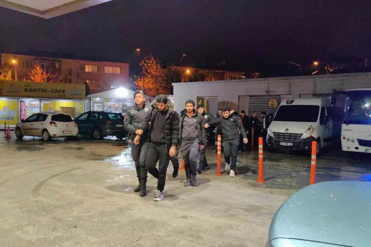 İnegöl Emniyeti kaçak 23 şahsı yakaladı