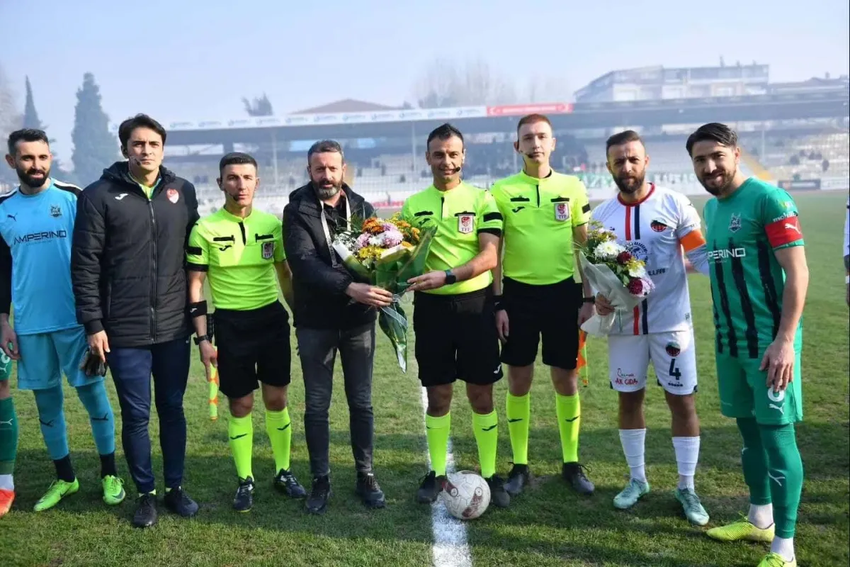 Kafkasspor'dan hakem saldırısına çiçekli tepki