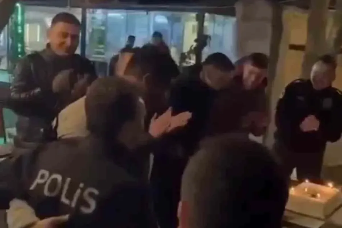 Meslek hayatının son görevinde pastalı sürpriz