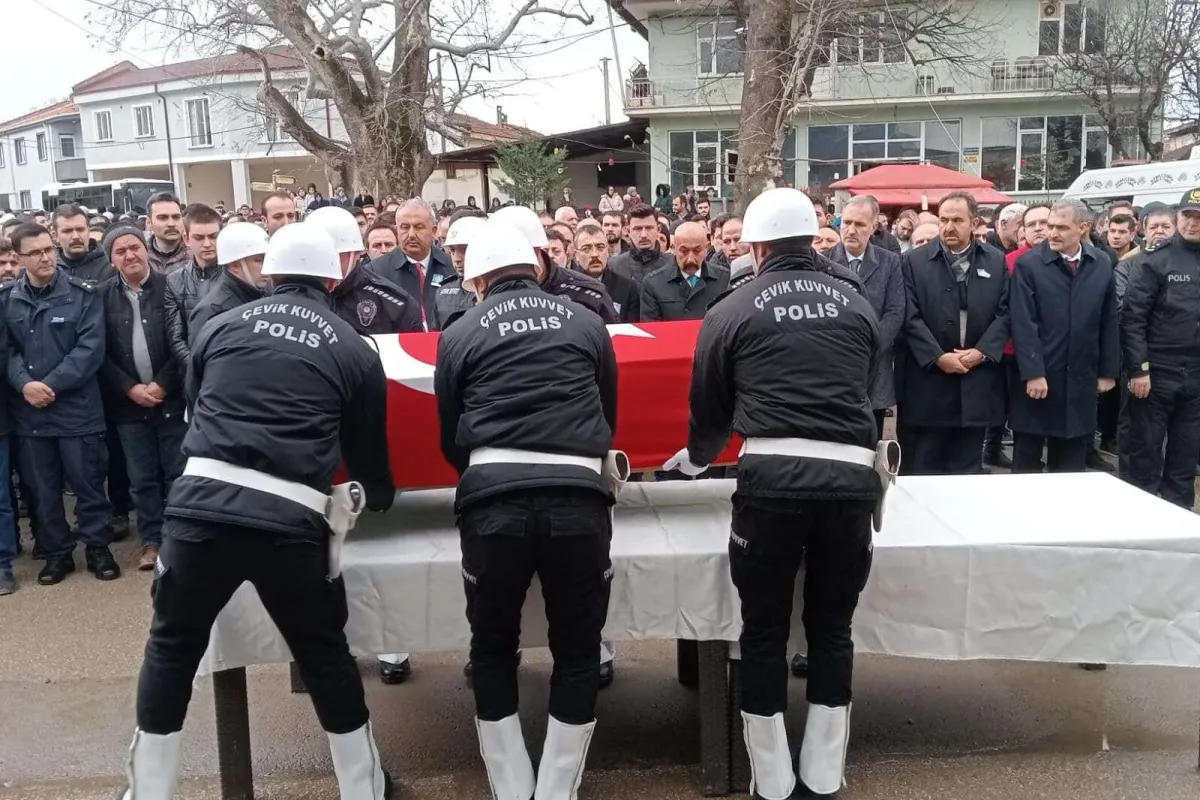 Genç polis memuruna göz yaşları ile veda ettiler