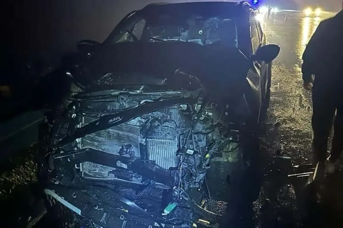 Otobanda çarpışan otomobiller alev aldı 3ü çocuk 7 kişi yaralandı