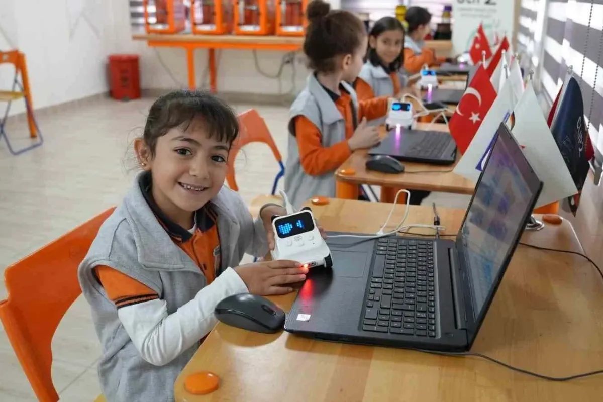 Bu ilçedeki çocukların yarısı robotik kodlama ve yazılım öğrendi....