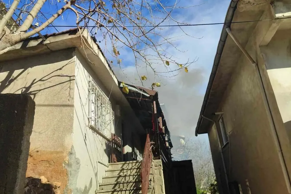 5 çocuğu ile alevler arasından çıktı