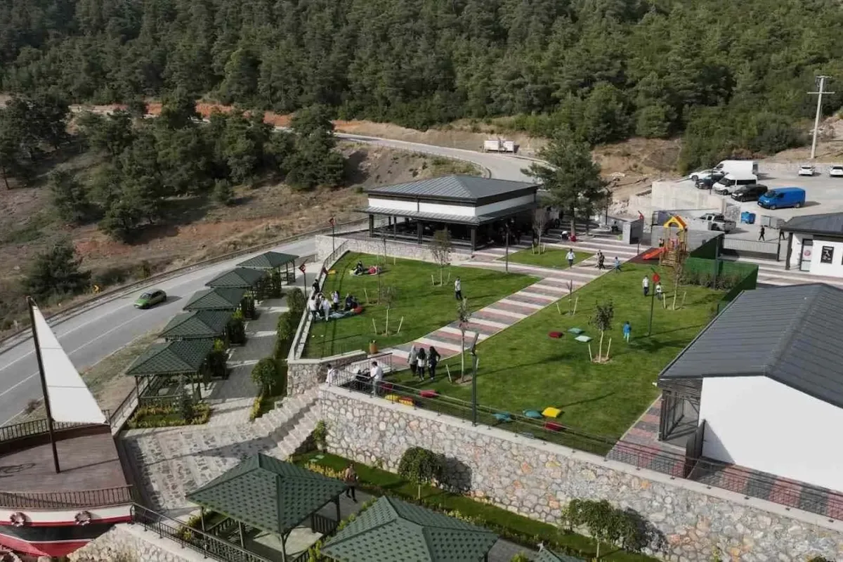 Gürsu Hayvan Bakım ve Rehabilitasyon Merkezi ziyaretçi akınına uğruyor