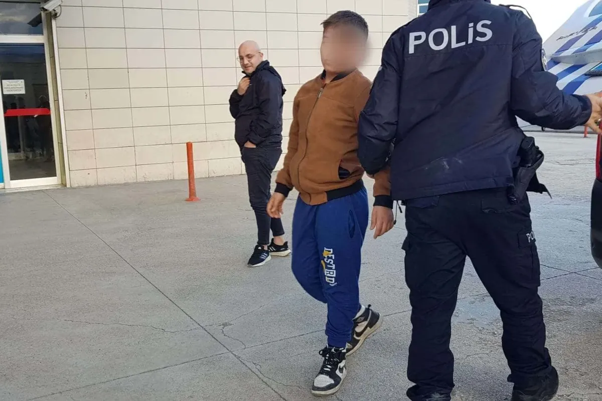 Yeni Mahallede Halk Otobüsünden Cüzdan Çalan 12 Yaşındaki Çocuk Yakalandı
