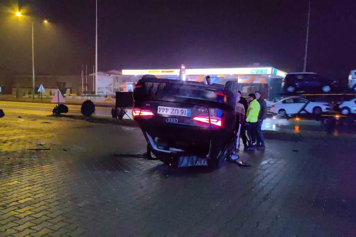 Babasından izinsiz aldığı aracı hurdaya çevirdi: 3 yaralı