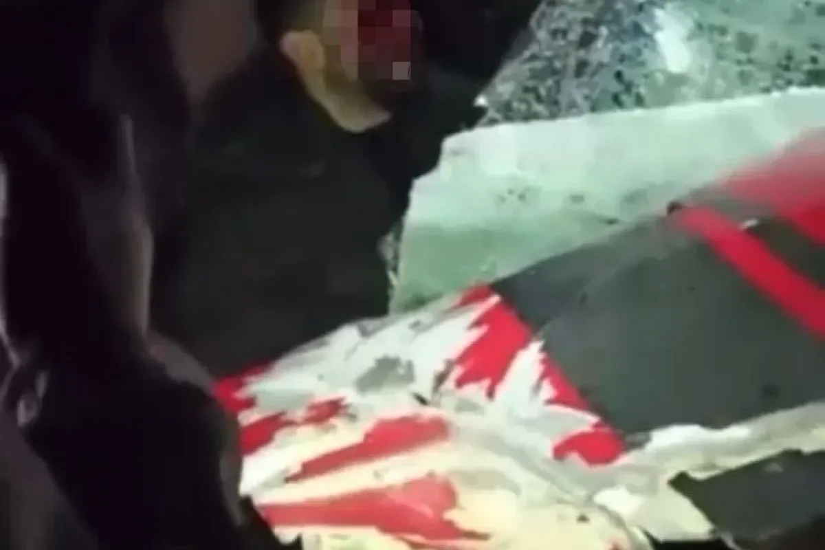 Bursada tıra çarpan otomobil hurdaya döndü...Sıkışan sürücü kurtarıldı