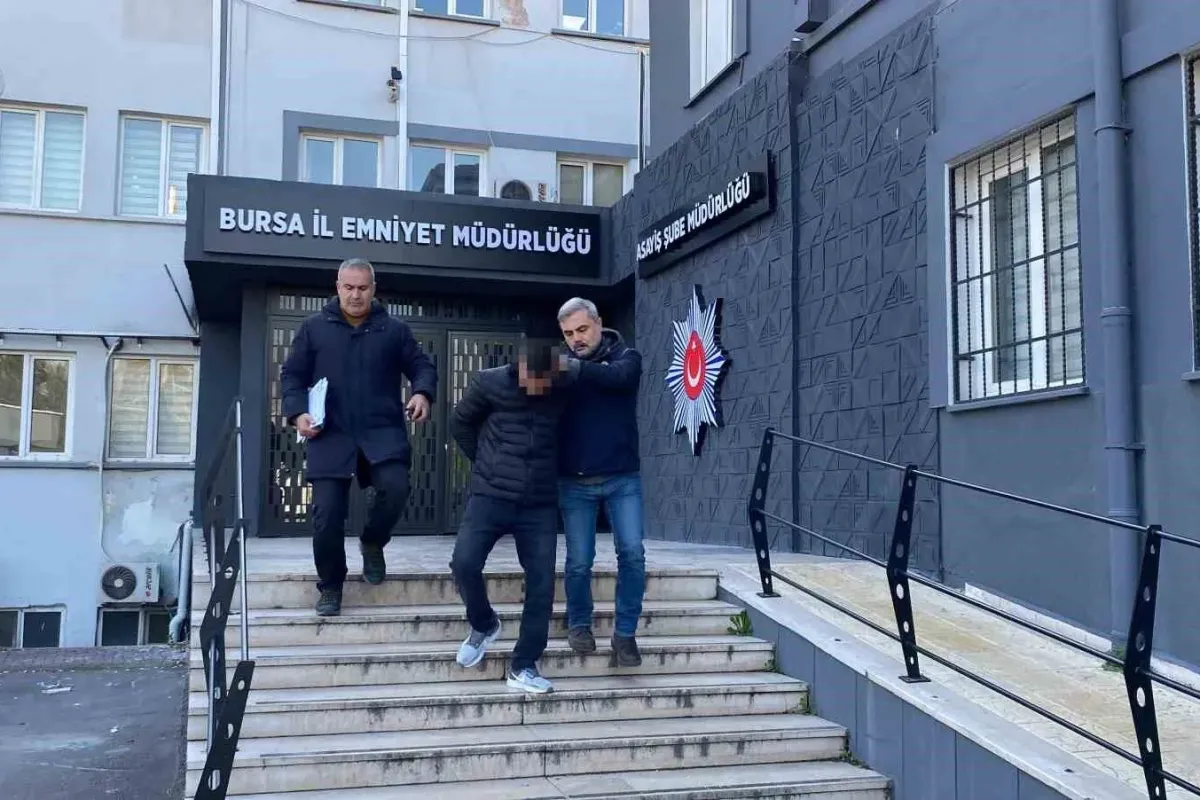 Önce bıçakladı, hastaneye götürürken kaza yaptı