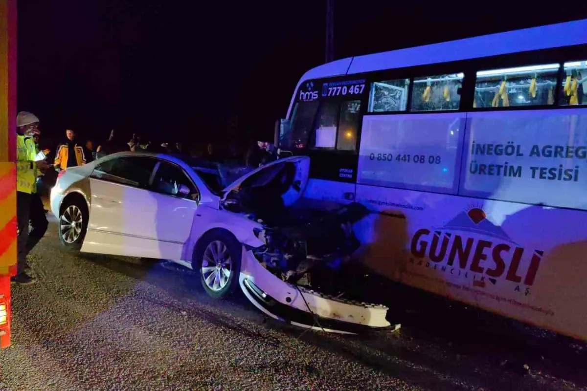Bursada özel halk otobüsü ile otomobil çarpıştı: 9 yaralı