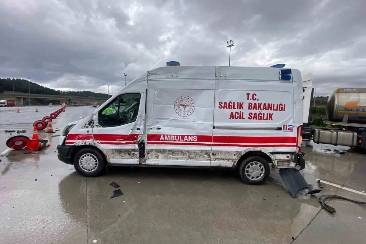 Bursada hastaneden dönen ambulansa tır çarptı