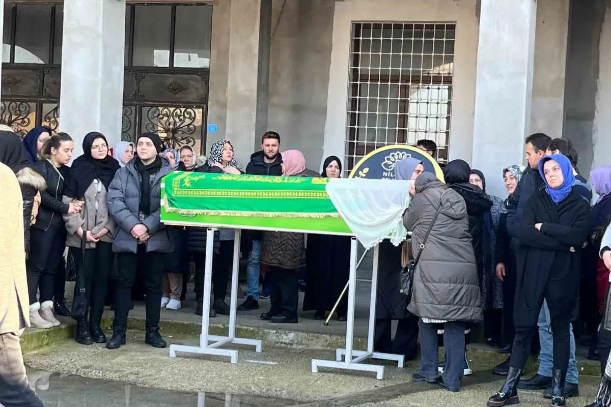 Lüks rezidansın 10. katından düşerek hayatını kaybeden genç kadın toprağa verildi