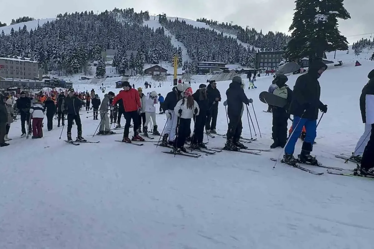 Akın akın Uludağa geliyorlar...