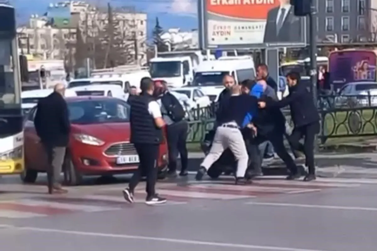 Bursada sürücülerin kavgası kamerada!