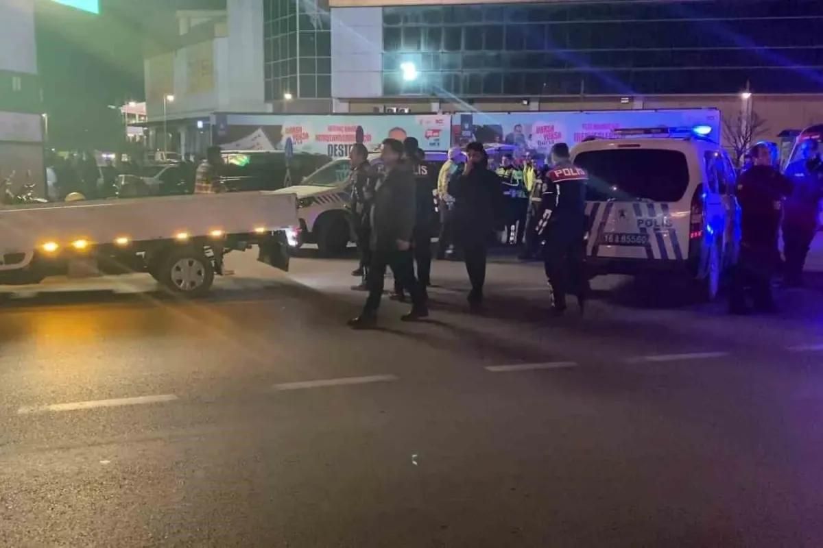 Yolu kesip çiftetelli oynadılar