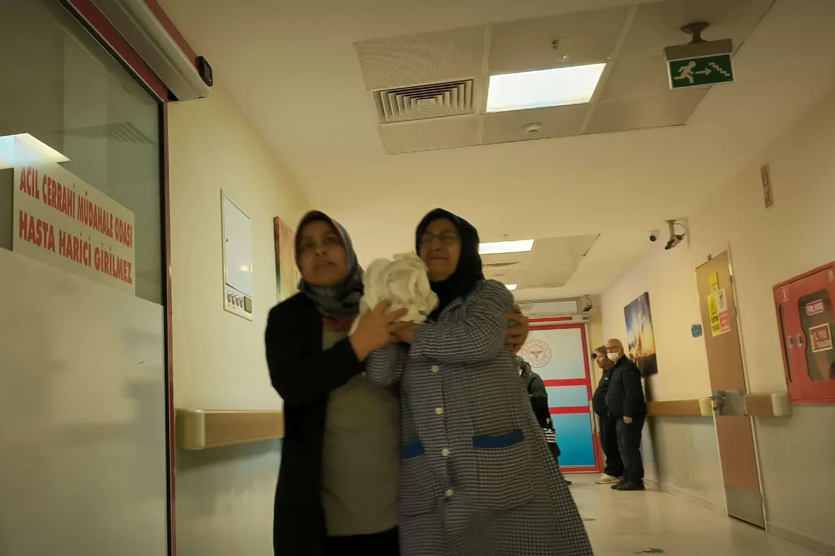 Talihsiz kadın elini makineye kaptırdı