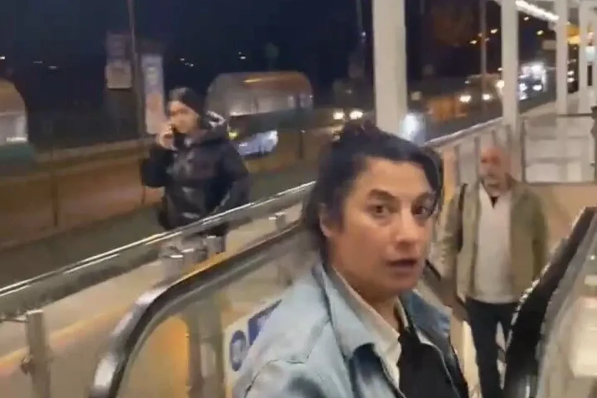 Metroya alkollü bindi, yetmedi vatandaşlara saldırdı