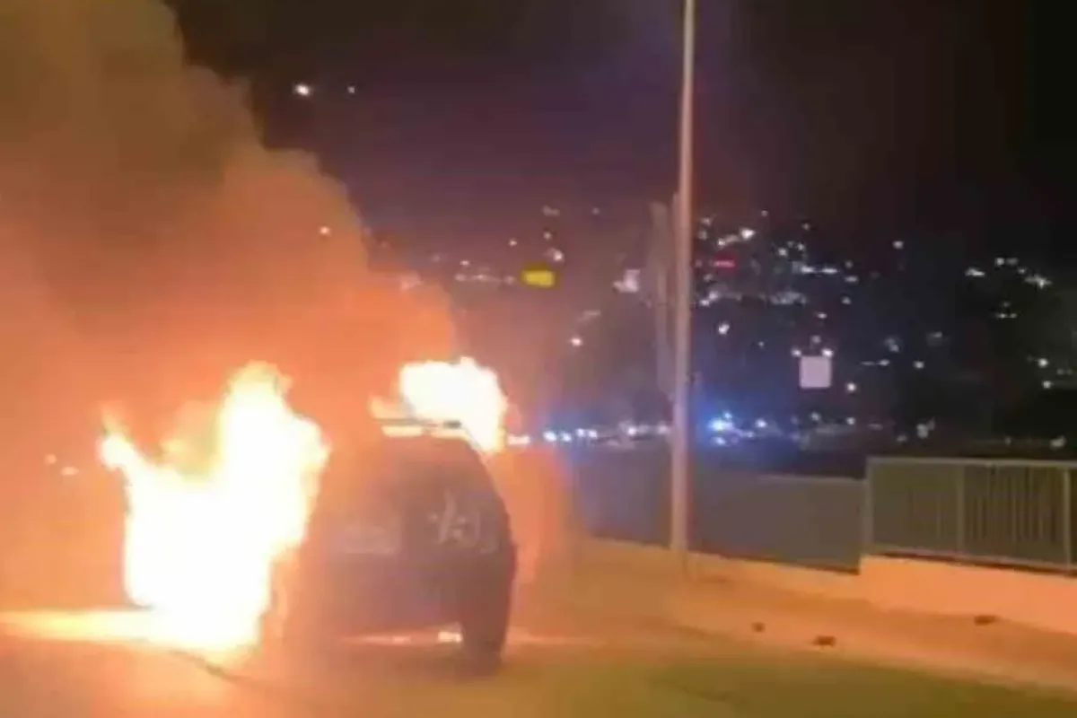 Seyir halindeki otomobil alev topuna döndü