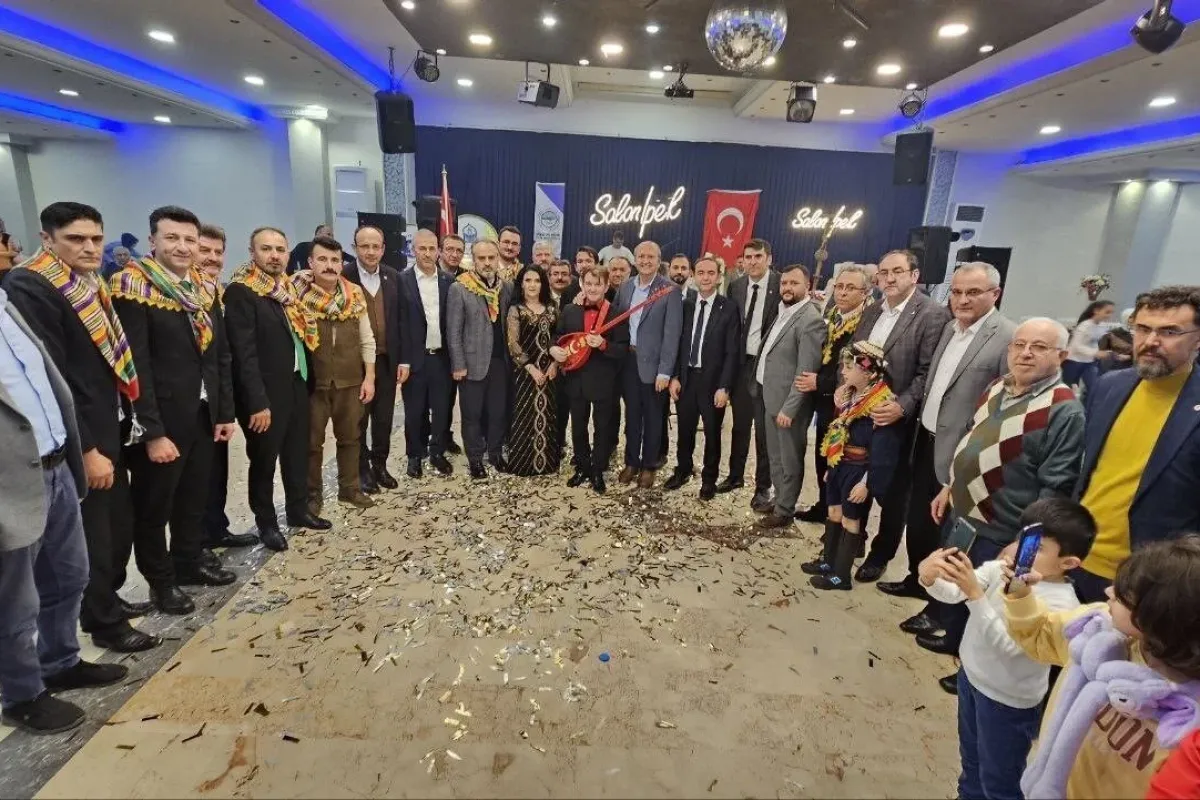 Bursada Eğitime Destek gecesinde burs verilen 13 genç hayata tutundu
