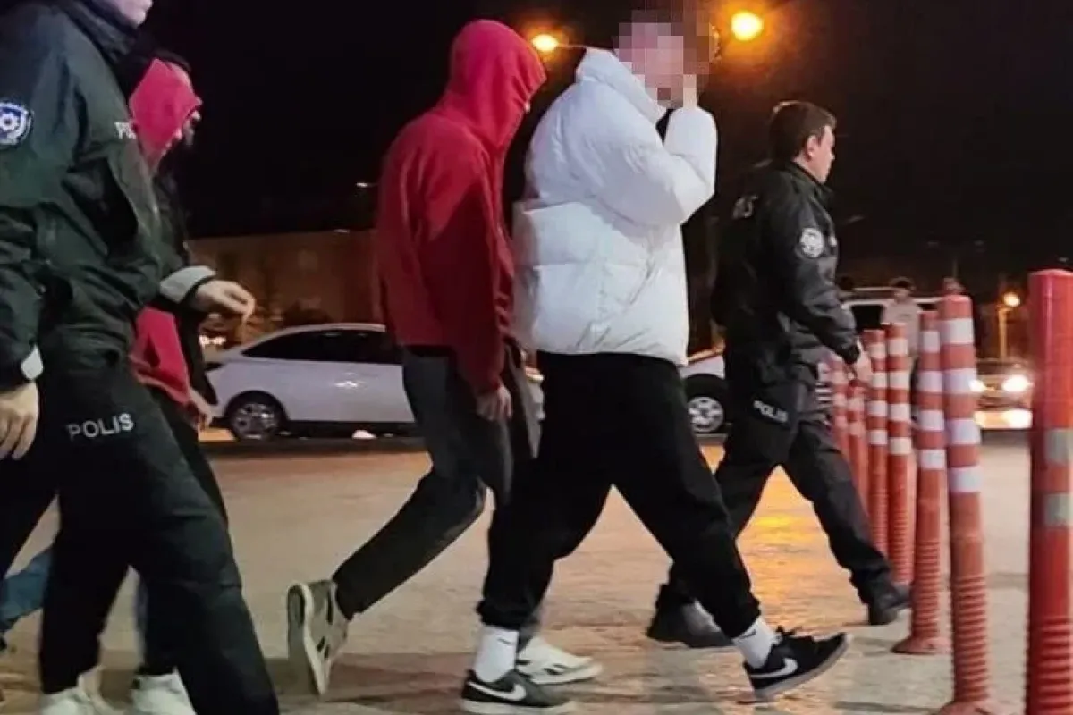 Bursada 3 çocuk eski polis memurunu bıçakla yaraladı