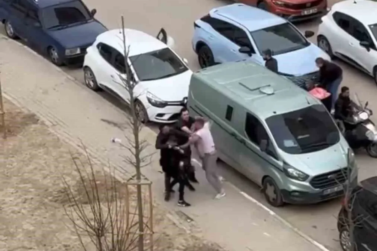 Acımasızca birbirlerine vurdular... O anlar kamerada