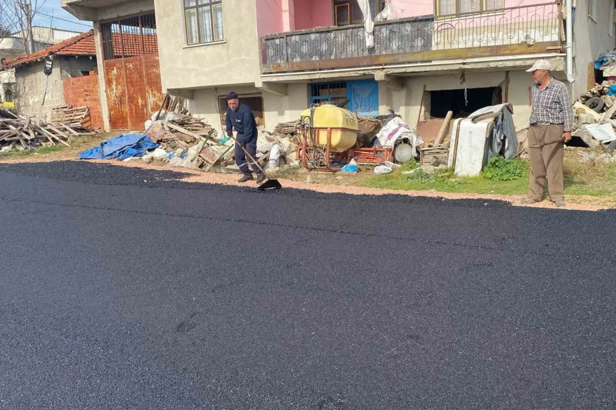 Karacabeyde mahalleler yeni asfalt ve parke taşlarıyla güzelleşiyor