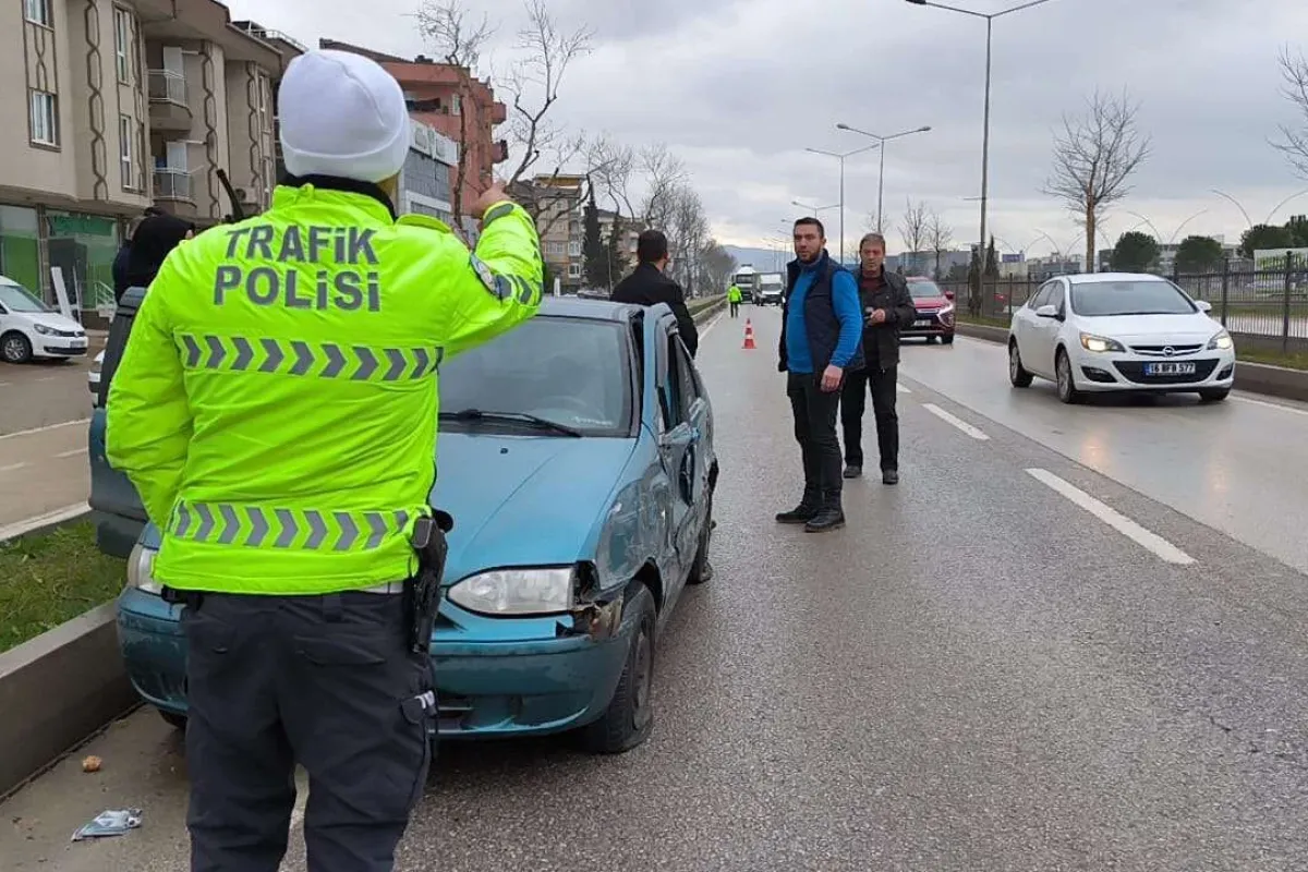 İnegöl Girişinde Beton Mikseri ile Otomobil Çarpıştı: 2 Yaralı