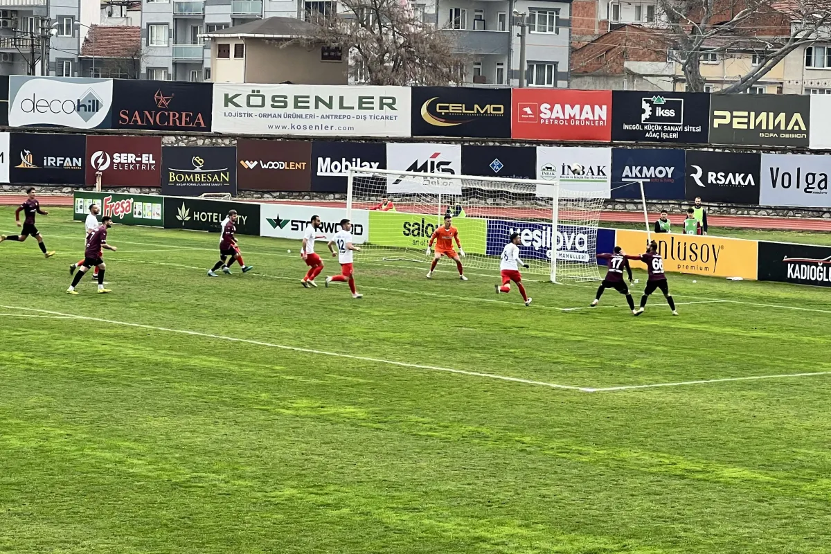 İnegölspor aylar sonra sahasında yıkıldı