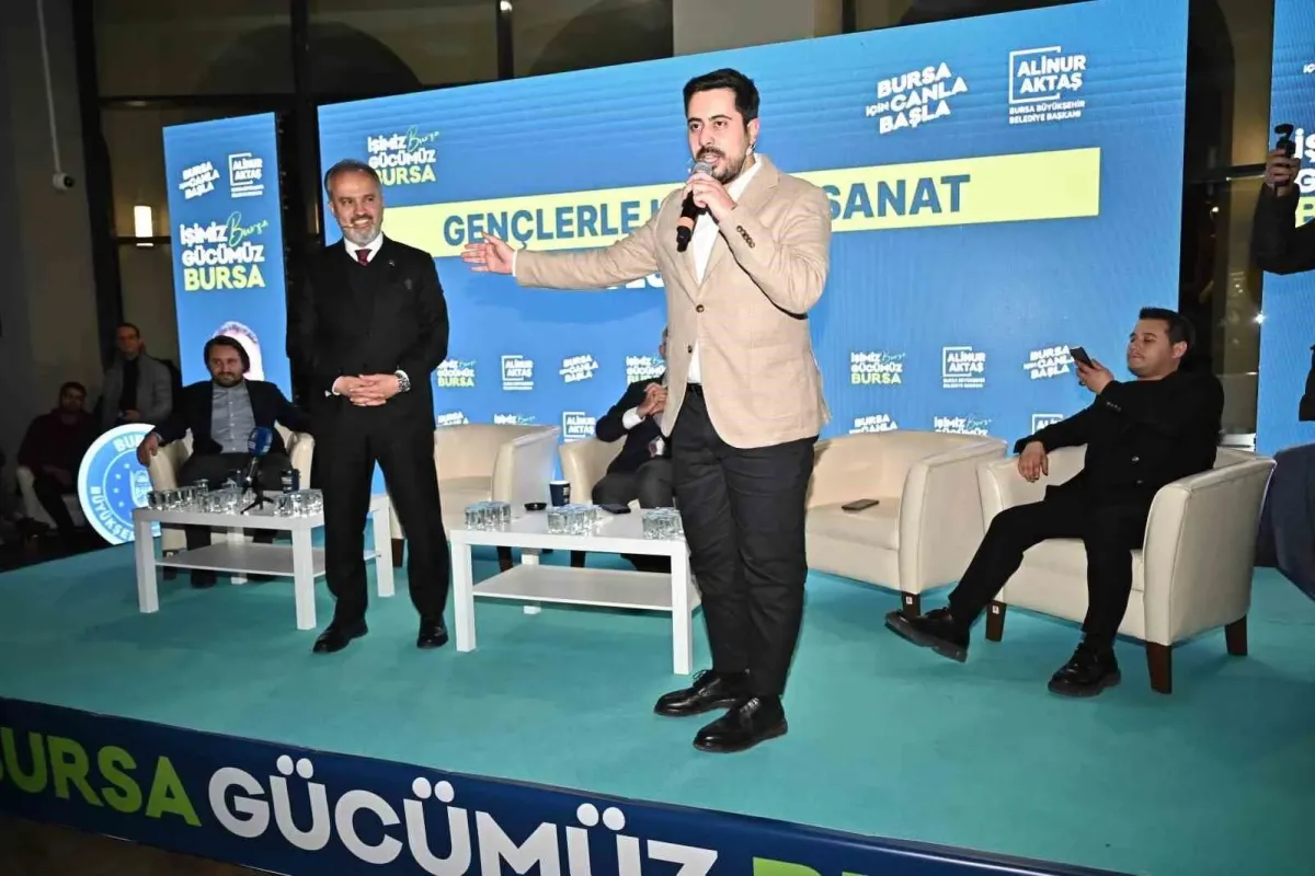 Başkan Aktaştan gençlerle sazlı sözlü muhabbet