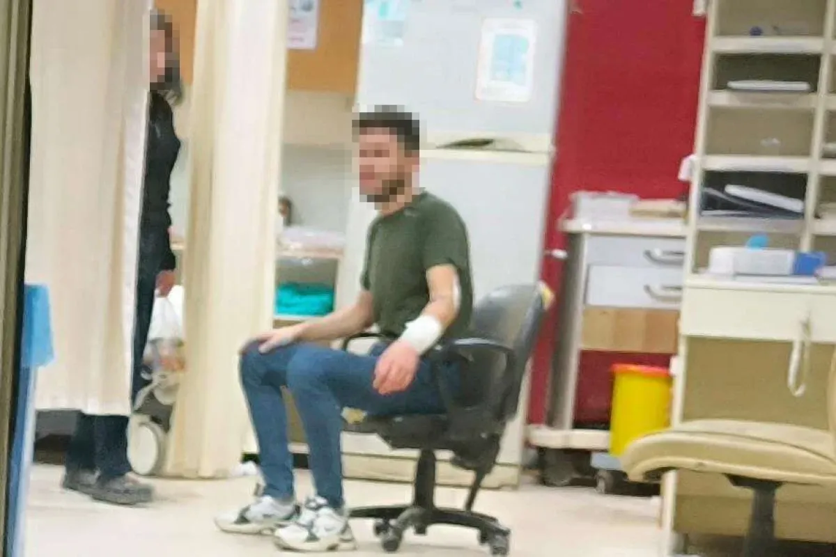 Yeniceköy'de Bıçakla Şakalaşan Genç Yaralandı