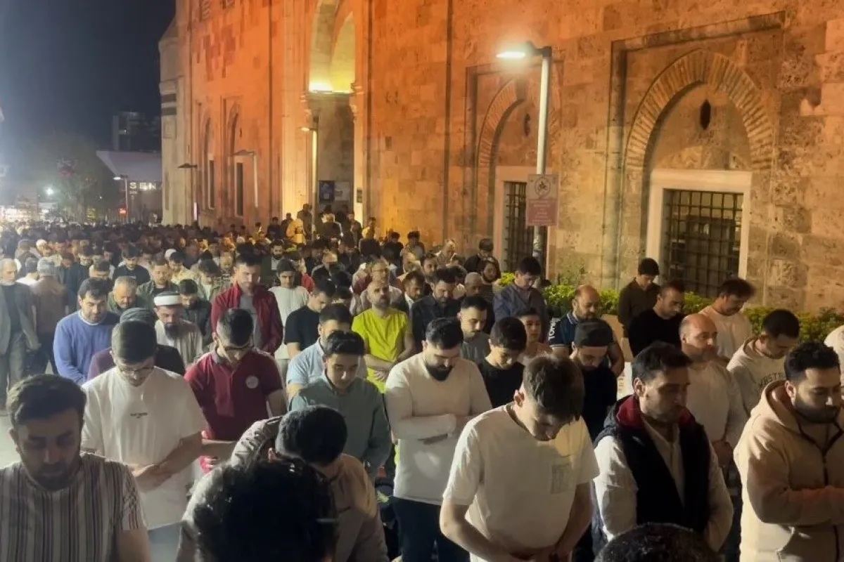 Kadir Gecesinde Ulu Camii doldu taştı