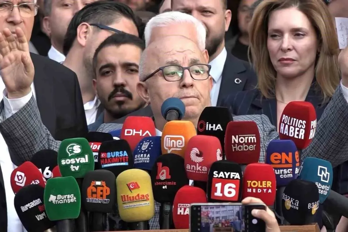 Aynı alkışı AK Partili belediye başkanı için de istemiş
